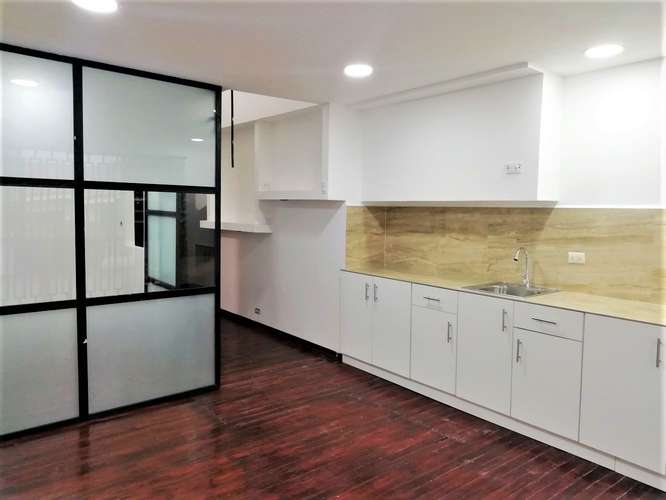 Se alquila agradable apartamento para una persona, sin garage. - Imagen 4