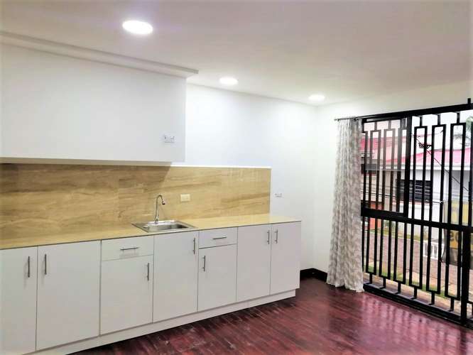 Se alquila agradable apartamento para una persona, sin garage. - Imagen 3