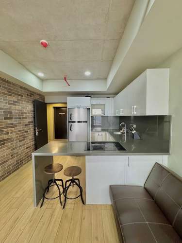Venta de Apartamento Semi Amoblado URBN Escalante, Piso 25. 