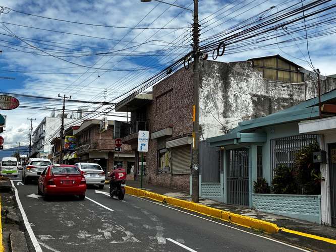 Casa de 4 dormitorios en Alajuela centro, a 300 metros de la Catedral, con jardín y terraza. - Imagen 2