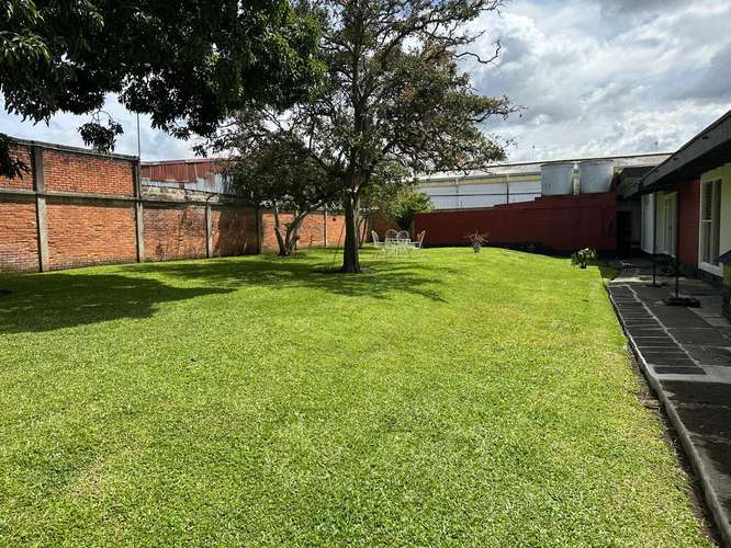 Lote comercial de 1375 m² sobre vía principal en San José, ideal para tu negocio