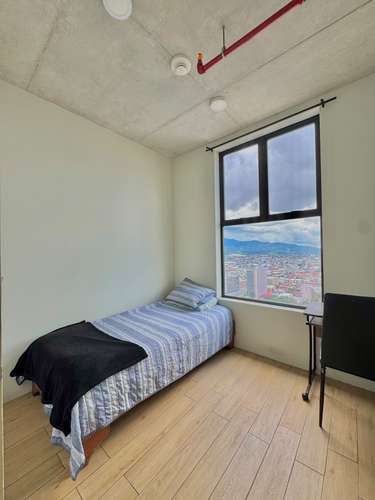 Alquiler de Apartamento Semi Amoblado URBN Escalante,Piso 25 