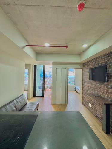 Alquiler de Apartamento Semi Amoblado URBN Escalante,Piso 25 