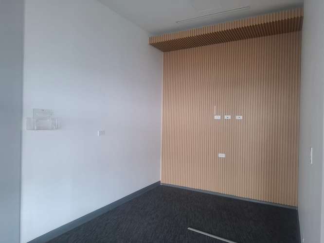 Alquilo oficina 275m2 en San Rafel de Escazú con divisiones, parqueos y seguridad 24/7 - Imagen 14