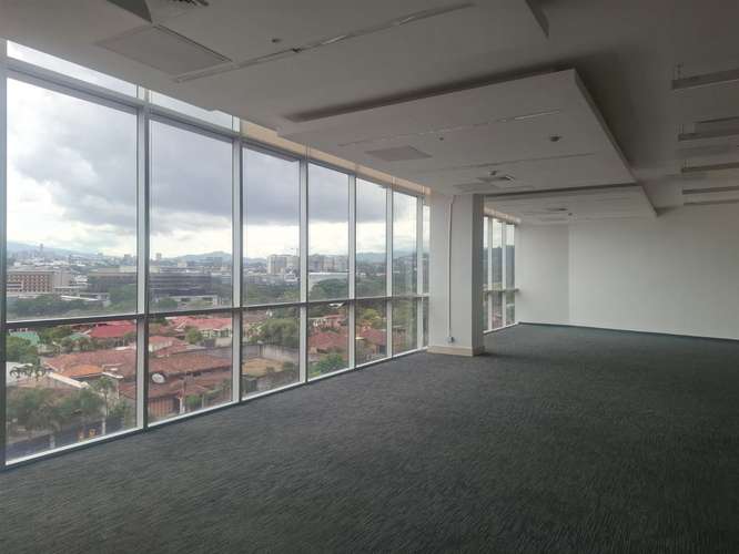 Alquilo oficina 275m2 en San Rafel de Escazú con divisiones, parqueos y seguridad 24/7 - Imagen 6
