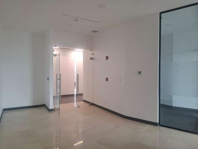 Alquilo oficina 275m2 en San Rafel de Escazú con divisiones, parqueos y seguridad 24/7 - Imagen 13