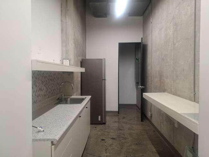 Alquilo oficina 275m2 en San Rafel de Escazú con divisiones, parqueos y seguridad 24/7 - Imagen 5