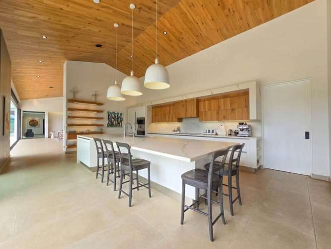 Lujosa casa full amueblada con piscina privada y vista en Hacienda Espinal San Rafael de Alajuela - Imagen 11