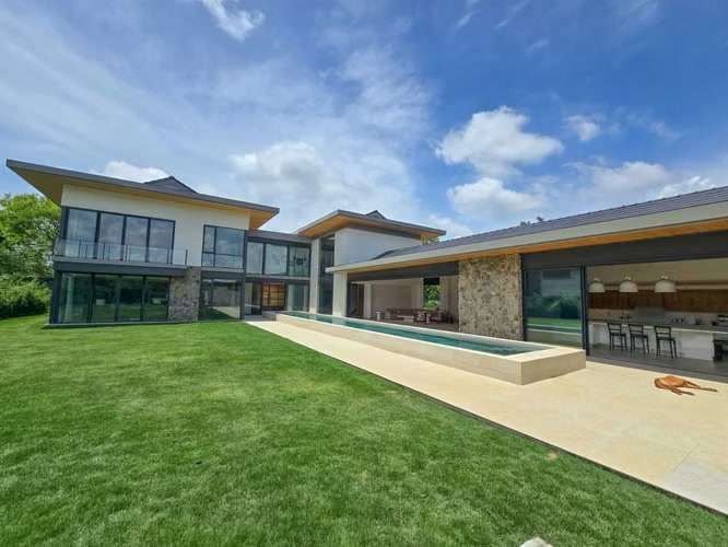 Lujosa casa full amueblada con piscina privada y vista en Hacienda Espinal San Rafael de Alajuela - Imagen 2