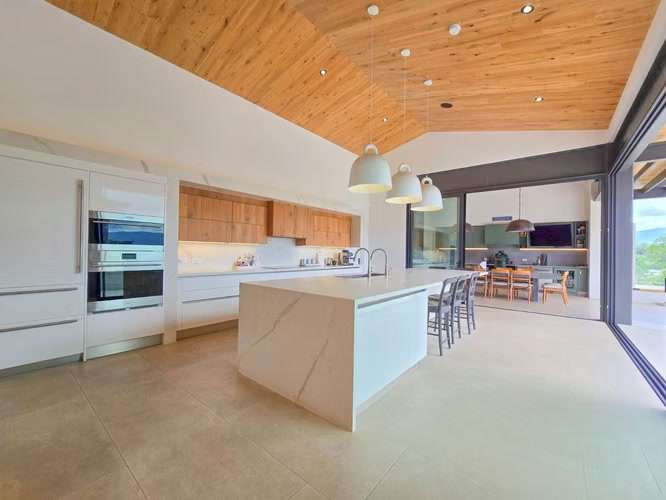 Lujosa casa full amueblada con piscina privada y vista en Hacienda Espinal San Rafael de Alajuela - Imagen 6