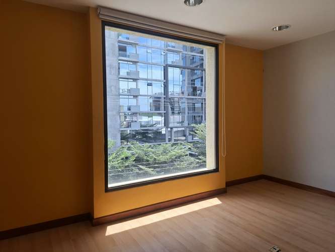 Alquilo oficina 140m2 con divisiones, seguridad y parqueos. - Imagen 4