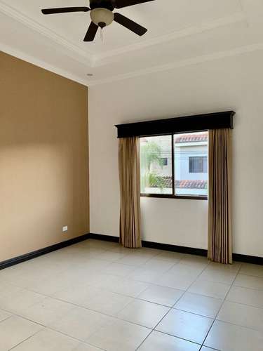 ALQUILER DE CASA EN CONDOMINIO EN SANTA ANA - Imagen 6