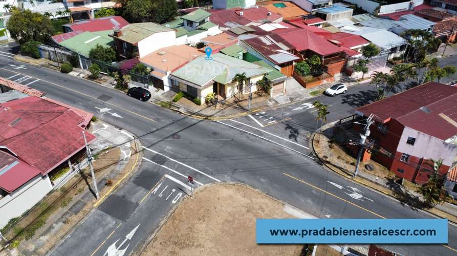 LOTE CON CASA PARA DEMOLER O REMODELAR EN SAN PEDRO