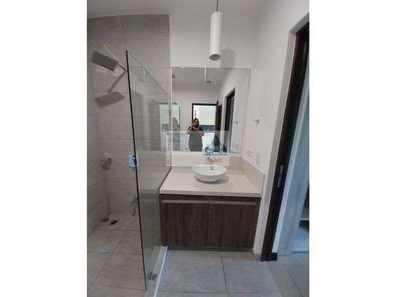 APARTAMENTO TIPO PARA ALQUILER, EN SANTA ANA. 21-272