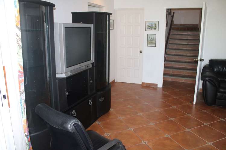Apartamento amoblado en alquiler, Alto de Las Palomas, con terraza y jardín