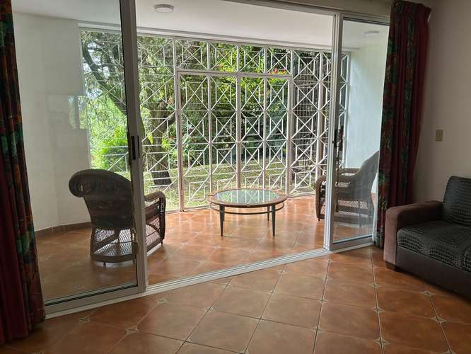 Apartamento amoblado en alquiler, Alto de Las Palomas, con terraza y jardín
