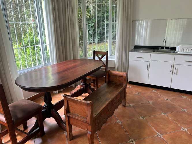 Apartamento amoblado en alquiler, Alto de Las Palomas, con terraza y jardín