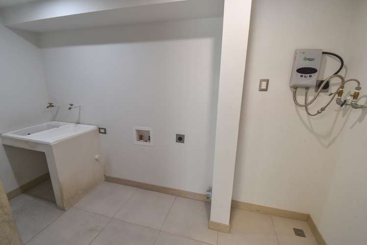 Apartamento en Lindora 3 dormitorios cedo deuda  - Imagen 4