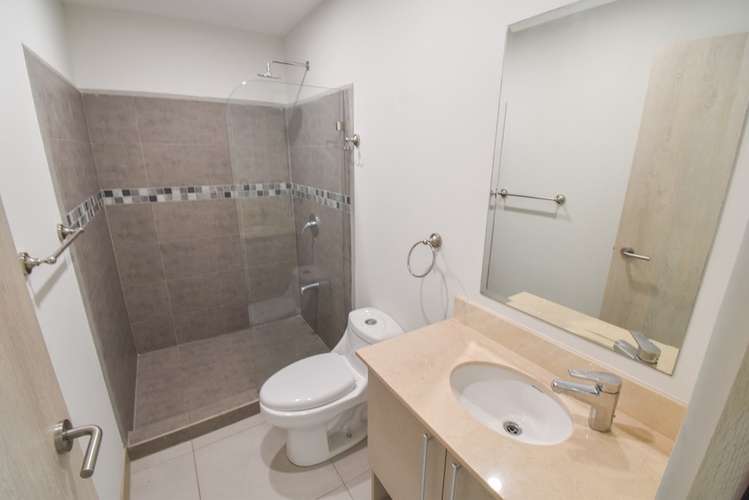 Apartamento en Lindora 3 dormitorios cedo deuda  - Imagen 14
