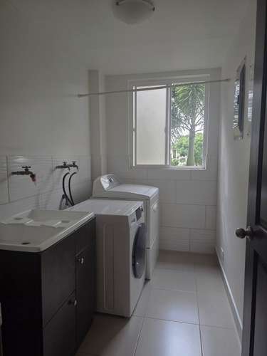 Apartamento amueblado en Belén 550.000 | Piscina, gimnasio, parqueo techado y cuota condominal incluida - Imagen 15