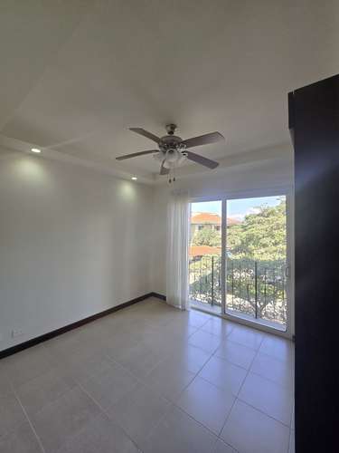 Apartamento amueblado en Belén 550.000 | Piscina, gimnasio, parqueo techado y cuota condominal incluida - Imagen 3