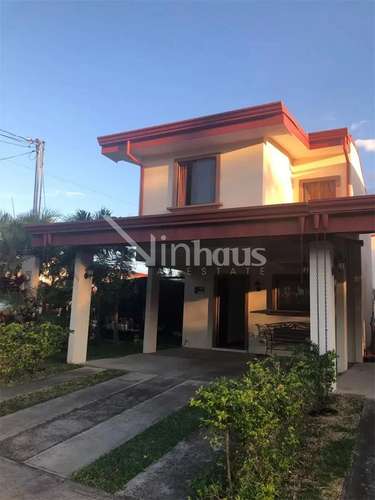 Venta de casa esquinera en condominio en zona Franca El Coyol 