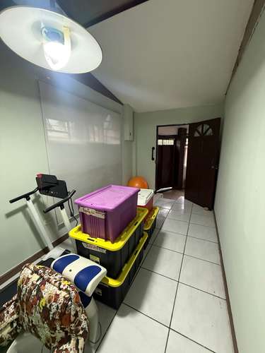 Se vende casa amplia en San Rafael Abajo de Desamparados. 