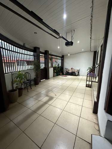 Se vende casa amplia en San Rafael Abajo de Desamparados. 