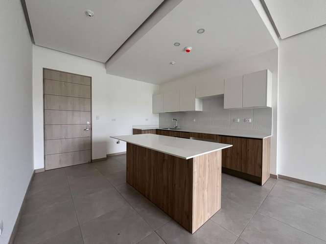 Alquiler de apartamento en primera planta con jardín 