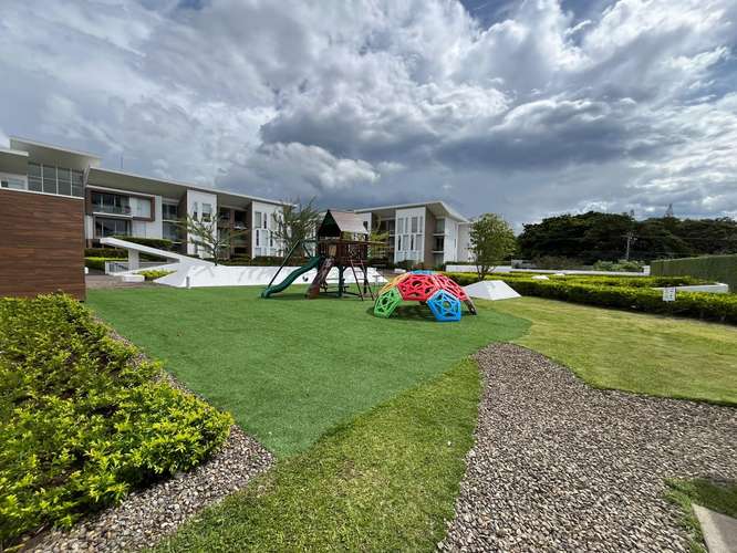 Alquiler de apartamento en primera planta con jardín  - Imagen 13