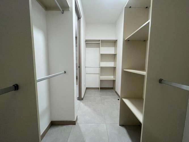 Alquiler de apartamento en primera planta con jardín  - Imagen 6