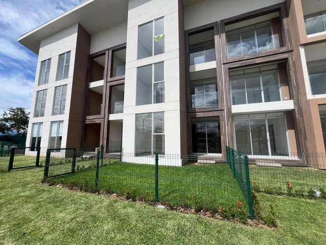 Alquiler de apartamento en primera planta con jardín  - Imagen 9