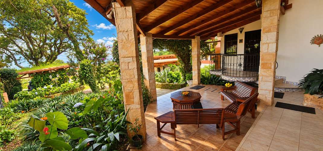 Venta: Finca de Montaña con Lujosa Casa, Sta. Bárbara Heredia (PA)
