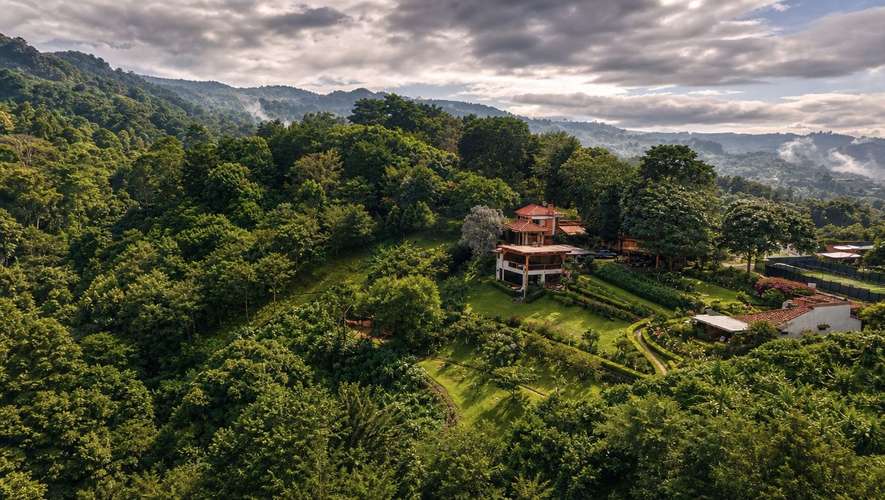 Venta: Finca de Montaña con Lujosa Casa, Sta. Bárbara Heredia (PA)