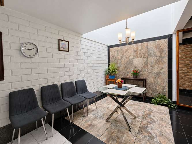 SE RENTA HERMOSO APARTAMENTO MUEBLADO POR 1.100 USD AL MES - Imagen 5