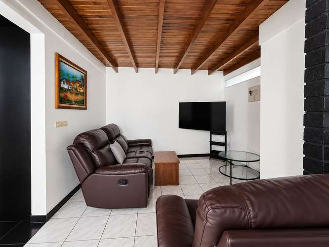 SE RENTA HERMOSO APARTAMENTO MUEBLADO POR 1.100 USD AL MES - Imagen 7