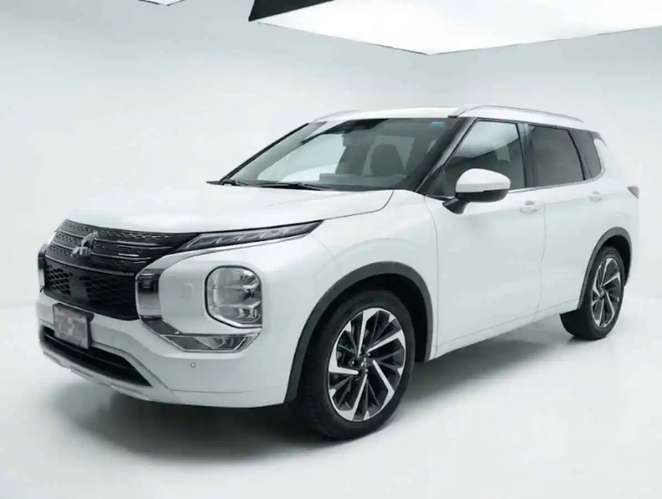 Mitsubishi OUTLANDER 2023