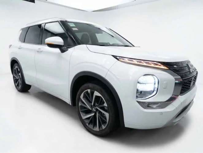 Mitsubishi OUTLANDER 2023