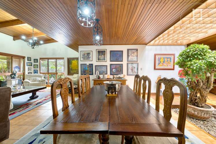 Se Vende Amplia Casa de Estilo Colonial en Residencial Maruz, San Rafael de Montes de Oca 4 Habitaciones NJA1445SB - Imagen 7