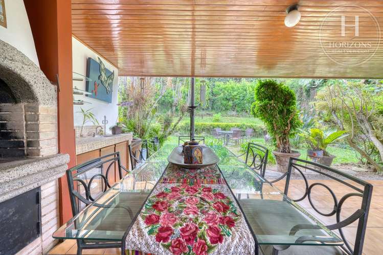 Se Vende Amplia Casa de Estilo Colonial en Residencial Maruz, San Rafael de Montes de Oca 4 Habitaciones NJA1445SB - Imagen 12