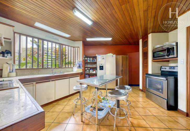 Se Vende Amplia Casa de Estilo Colonial en Residencial Maruz, San Rafael de Montes de Oca 4 Habitaciones NJA1445SB - Imagen 15