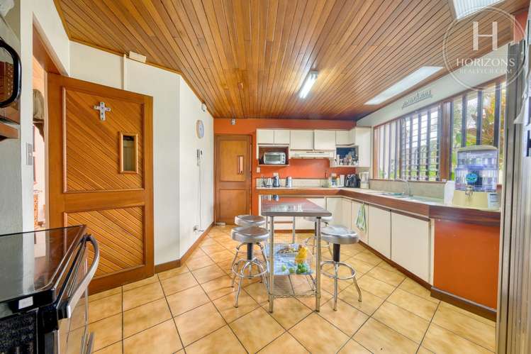 Se Vende Amplia Casa de Estilo Colonial en Residencial Maruz, San Rafael de Montes de Oca 4 Habitaciones NJA1445SB - Imagen 16
