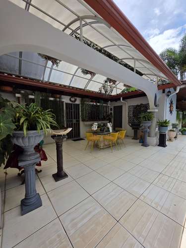 A la venta Espectacular Casa diseño Contemporáneo en La Garita de Alajuela