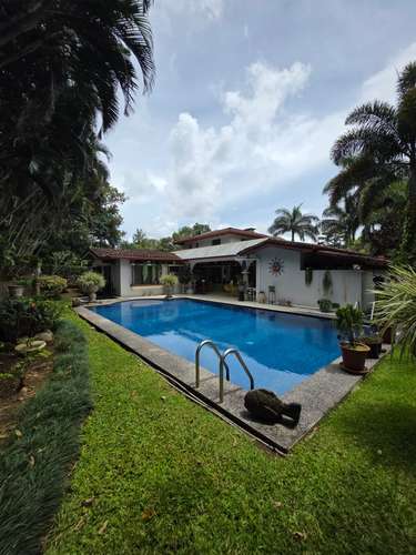 A la venta Espectacular Casa diseño Contemporáneo en La Garita de Alajuela