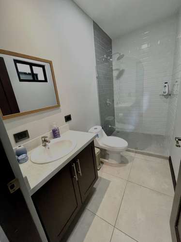 Casa espaciosa a estrenar en Condominio Hacienda El Coyol, Alajuela, con seguridad 24/7 y vista a las montañas