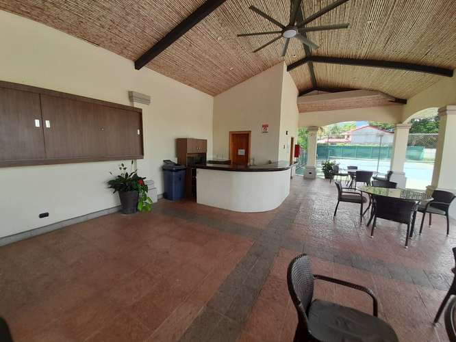 Lujosa casa de 4 dormitorios en condominio exclusivo de Pozos, Santa Ana #268