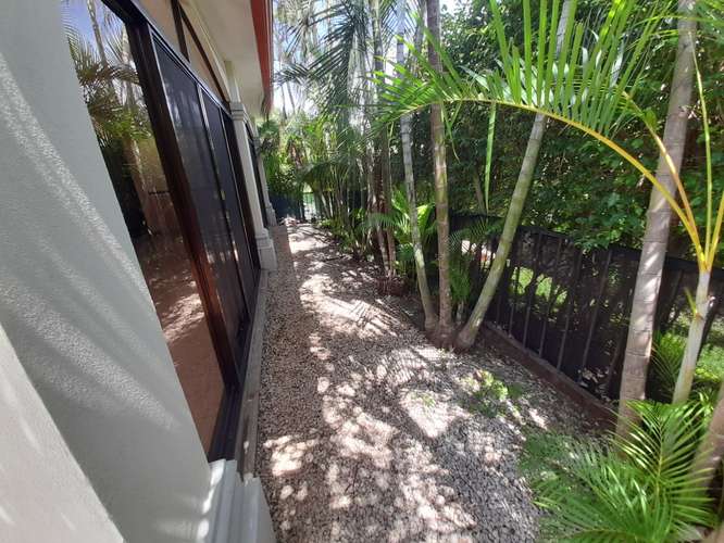 Lujosa casa de 4 dormitorios en condominio exclusivo de Pozos, Santa Ana #268