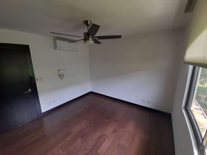 Lujosa casa de 4 dormitorios en condominio exclusivo de Pozos, Santa Ana #268