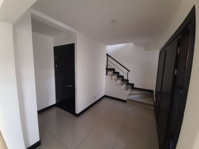 Lujosa casa de 4 dormitorios en condominio exclusivo de Pozos, Santa Ana #268