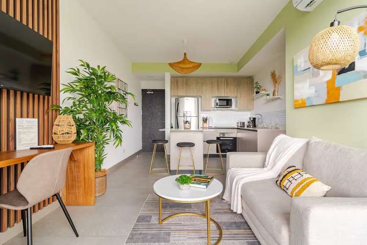 Apartamento amueblado de lujo en Nucleo Sabana con balcón y amenidades exclusivas - Imagen 2